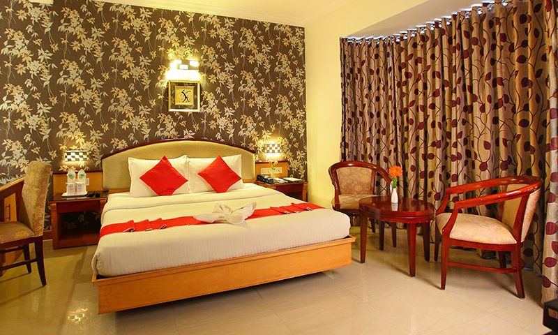 Deluxe Kingsize Bedroom in Park Residency